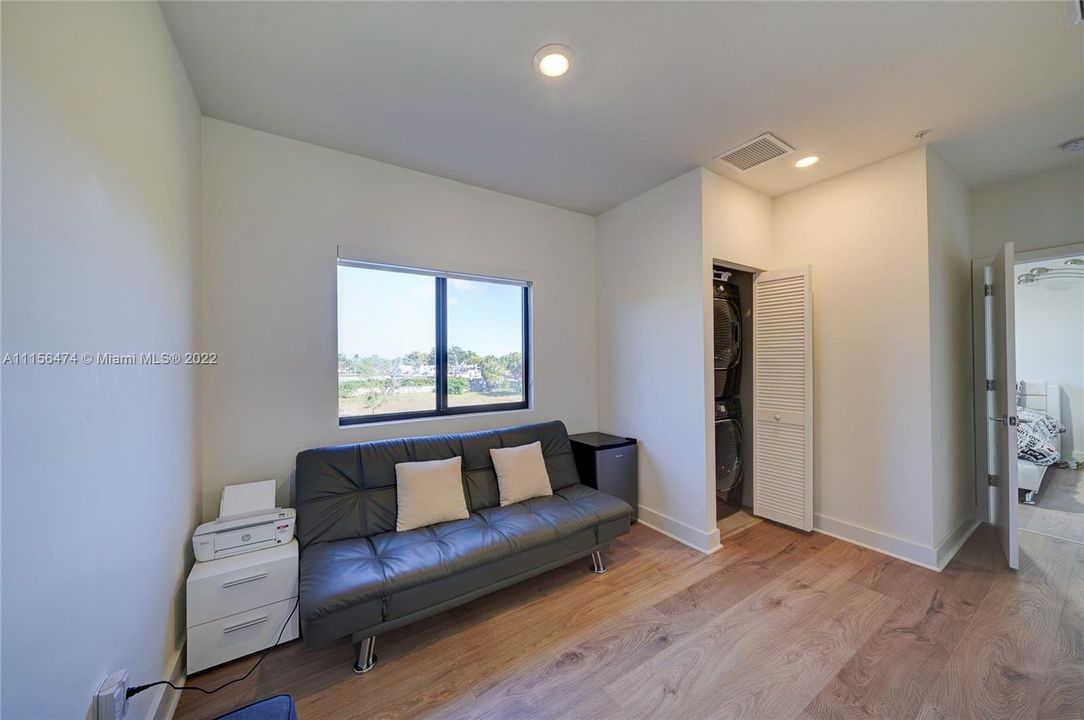 Recently Sold: $510,000 (3 beds, 2 baths, 1672 Square Feet)