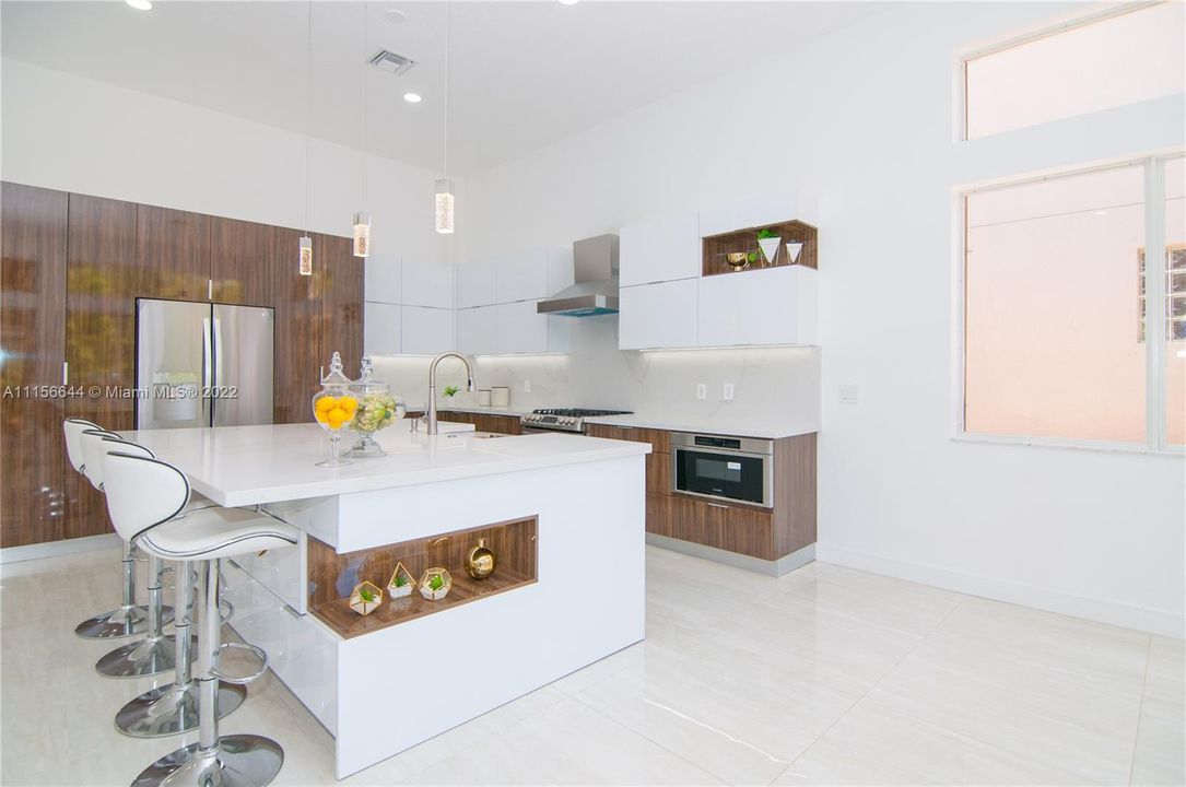 Recently Sold: $540,000 (3 beds, 2 baths, 1970 Square Feet)