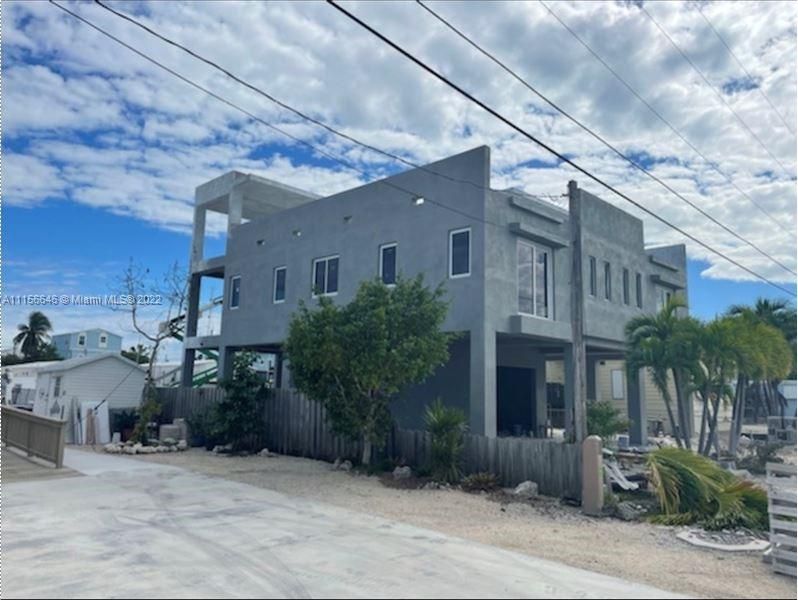 Recently Sold: $1,300,000 (3 beds, 3 baths, 0 Square Feet)