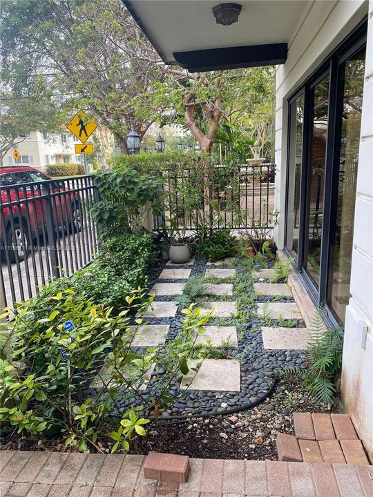 最近租的: $3,250 (2 贝兹, 2 浴室, 1686 平方英尺)