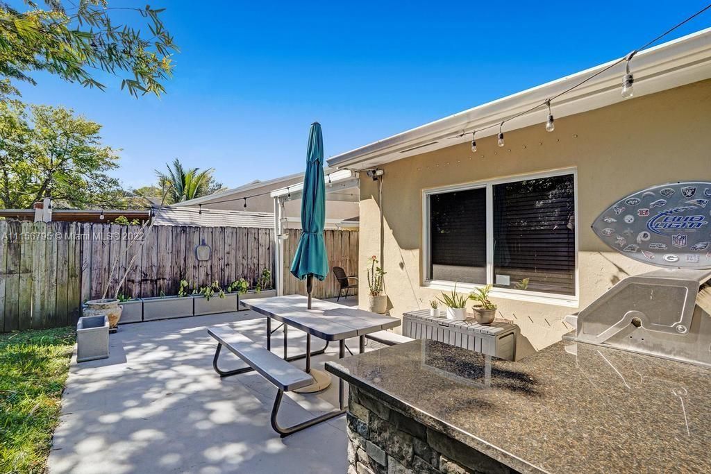 Recently Sold: $430,000 (3 beds, 2 baths, 1243 Square Feet)