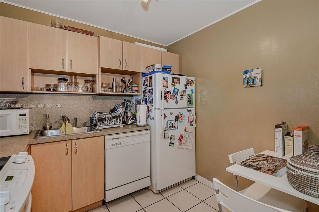 Recently Sold: $279,900 (1 beds, 1 baths, 913 Square Feet)