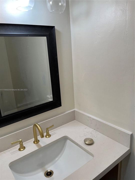 Recientemente alquilado: $2,200 (2 camas, 1 baños, 1034 Pies cuadrados)