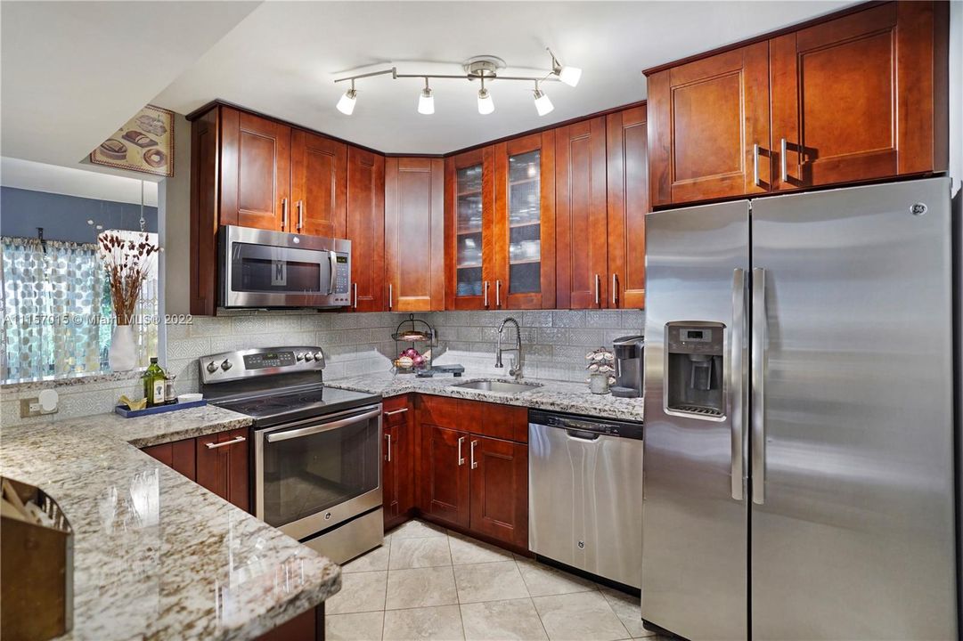 Recently Sold: $299,000 (3 beds, 2 baths, 1268 Square Feet)
