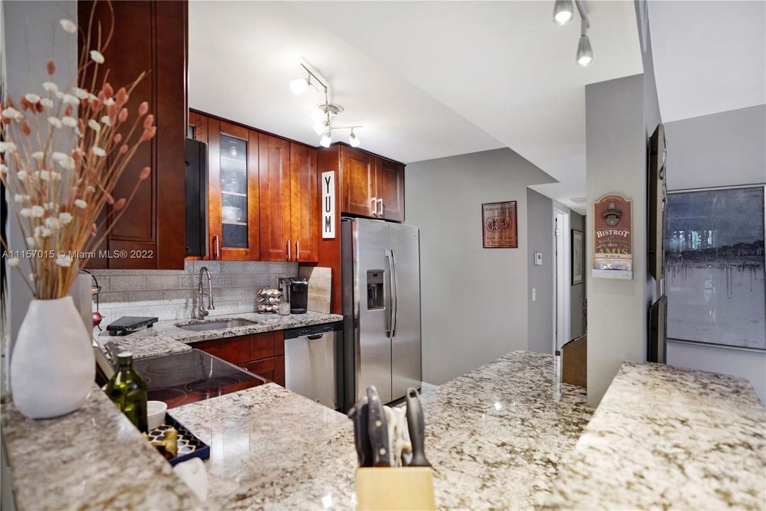 Recently Sold: $299,000 (3 beds, 2 baths, 1268 Square Feet)