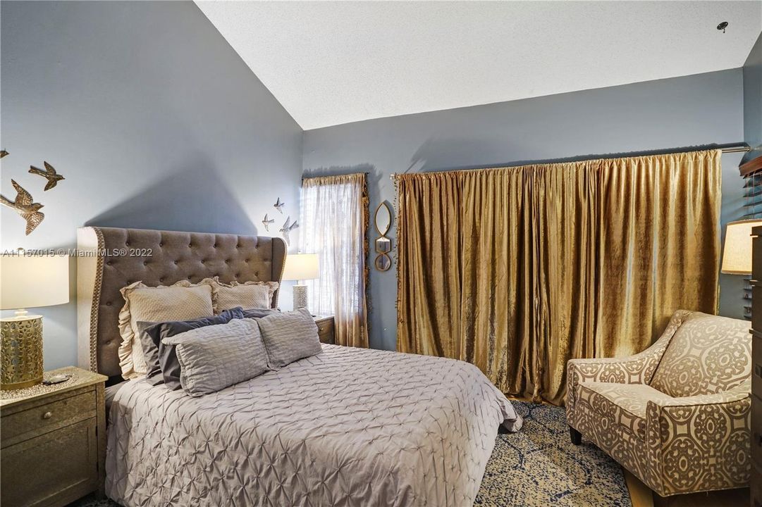 Recently Sold: $299,000 (3 beds, 2 baths, 1268 Square Feet)