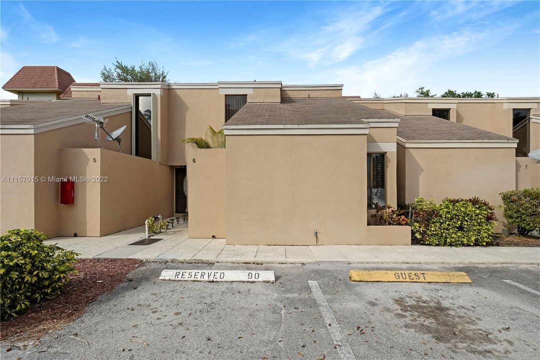 Recently Sold: $299,000 (3 beds, 2 baths, 1268 Square Feet)