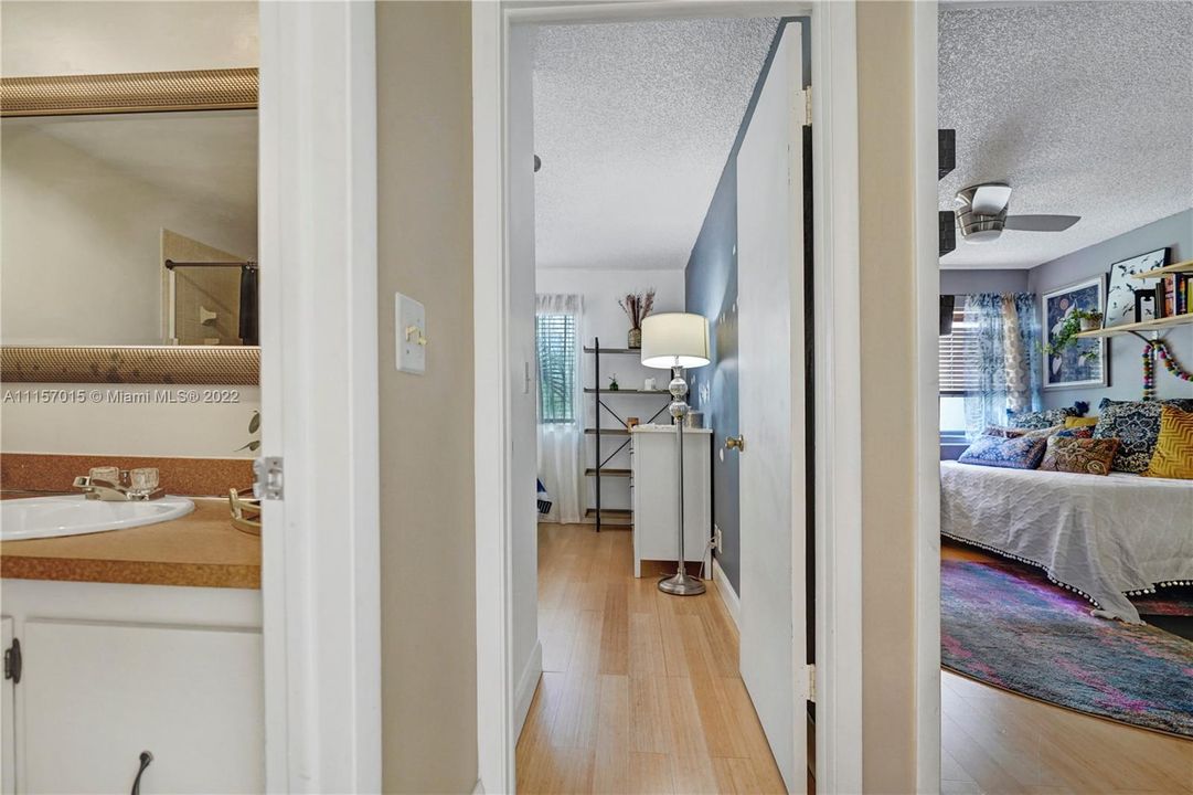 Recently Sold: $299,000 (3 beds, 2 baths, 1268 Square Feet)