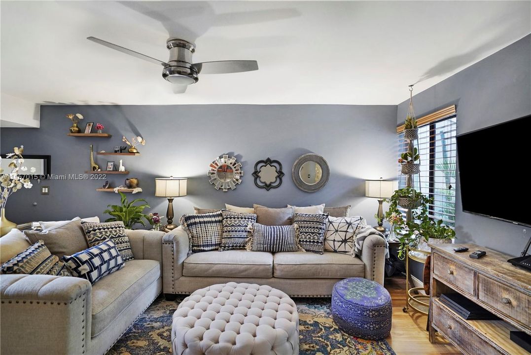 Recently Sold: $299,000 (3 beds, 2 baths, 1268 Square Feet)