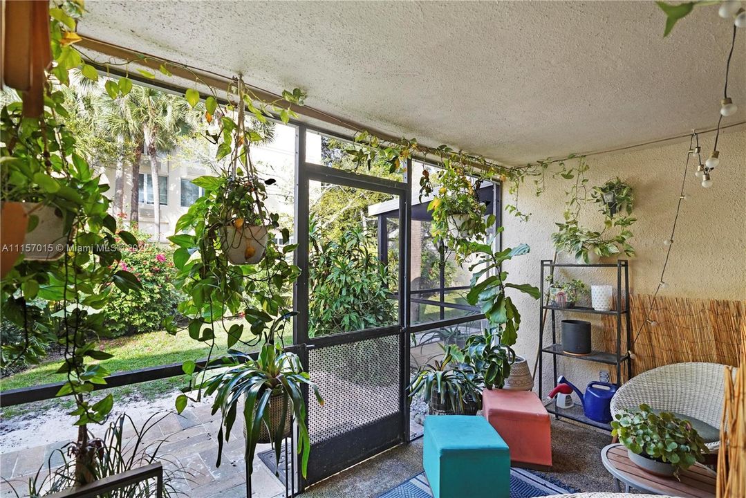 Recently Sold: $299,000 (3 beds, 2 baths, 1268 Square Feet)
