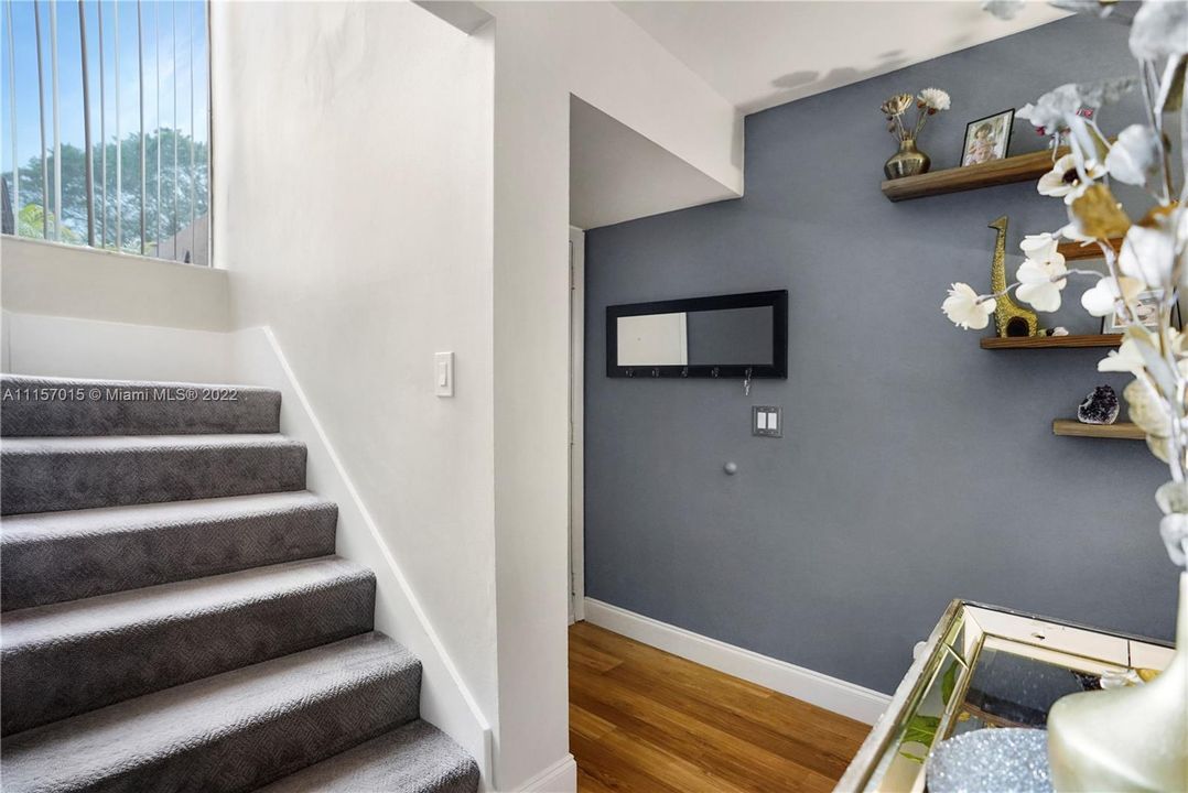 Recently Sold: $299,000 (3 beds, 2 baths, 1268 Square Feet)