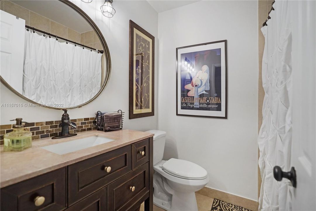 Recently Sold: $299,000 (3 beds, 2 baths, 1268 Square Feet)