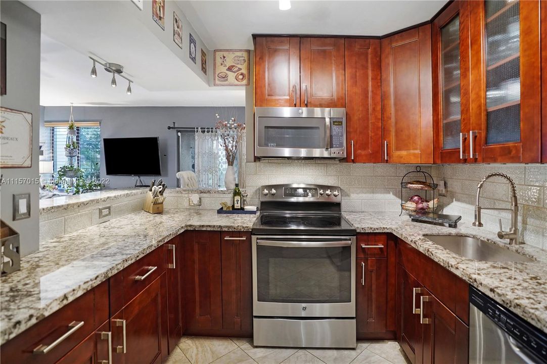 Recently Sold: $299,000 (3 beds, 2 baths, 1268 Square Feet)