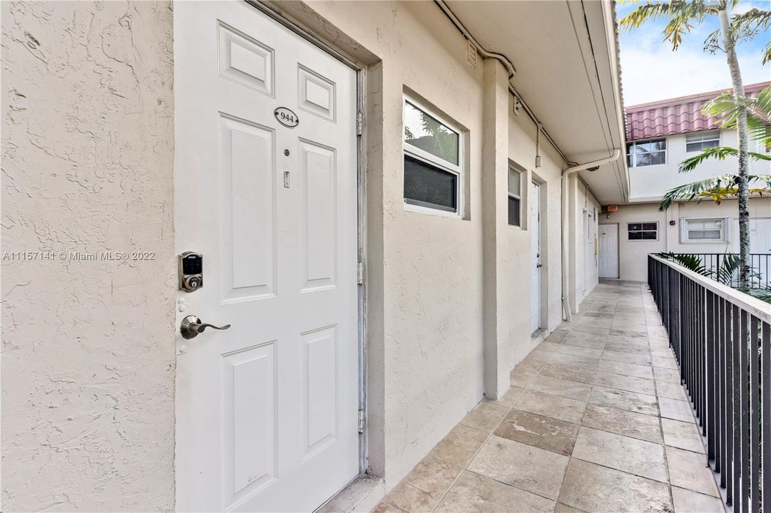 Recently Sold: $305,000 (2 beds, 2 baths, 960 Square Feet)
