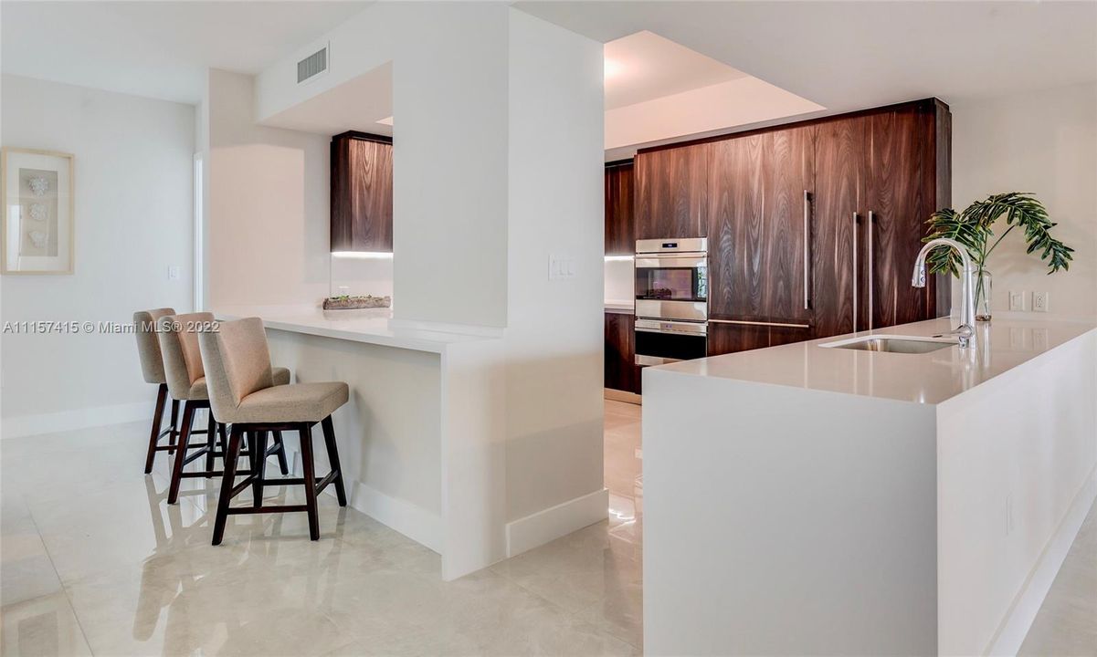 Recently Sold: $1,550,000 (2 beds, 2 baths, 2544 Square Feet)