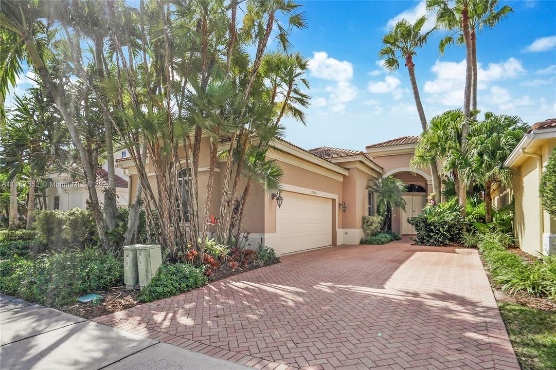 Recently Sold: $1,499,000 (3 beds, 3 baths, 2614 Square Feet)