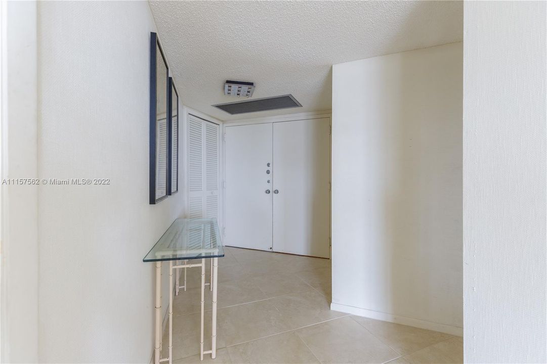 Recently Sold: $935,000 (2 beds, 2 baths, 1395 Square Feet)