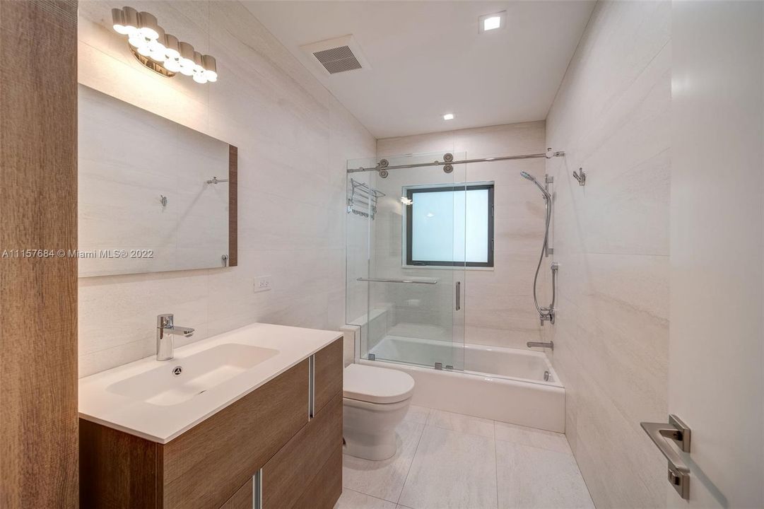 最近租的: $16,000 (5 贝兹, 4 浴室, 3464 平方英尺)