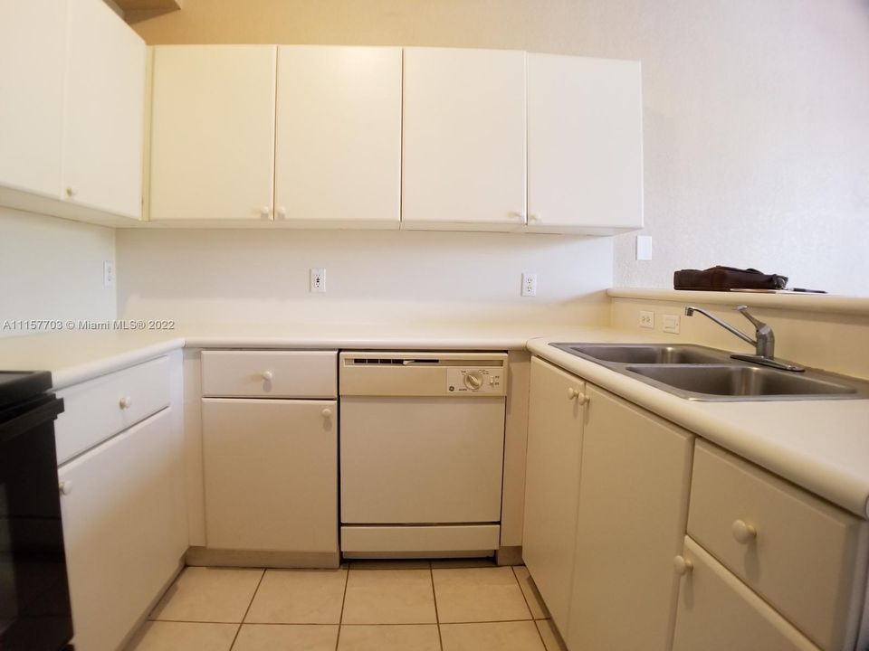 Recently Rented: $1,800 (2 beds, 2 baths, 1282 Square Feet)