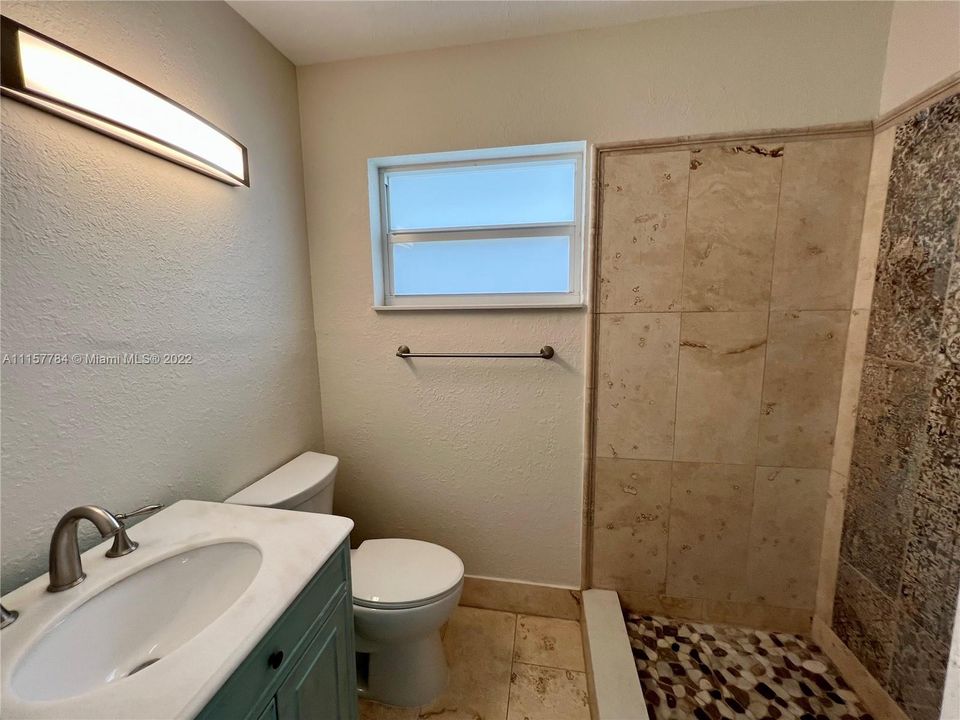 Recently Rented: $5,200 (3 beds, 2 baths, 1429 Square Feet)