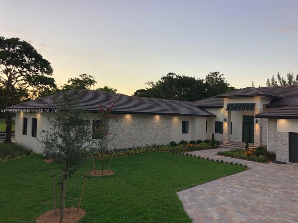 Vendido Recientemente: $3,649,000 (5 camas, 6 baños, 6360 Pies cuadrados)