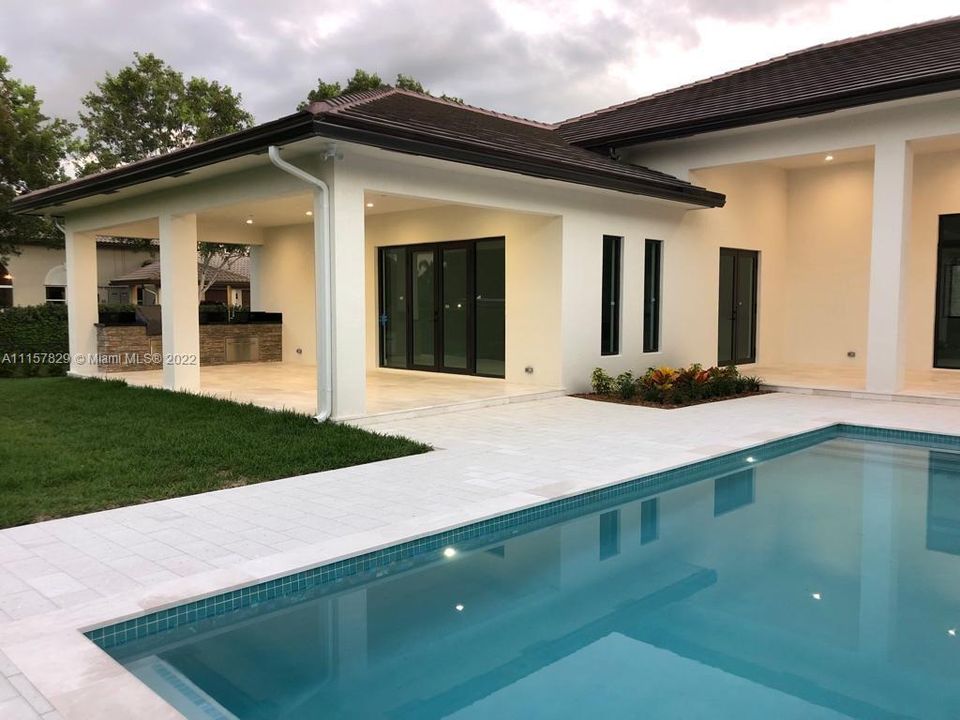 Vendido Recientemente: $3,649,000 (5 camas, 6 baños, 6360 Pies cuadrados)