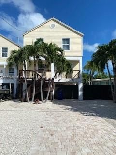 Recently Sold: $740,000 (3 beds, 2 baths, 1504 Square Feet)