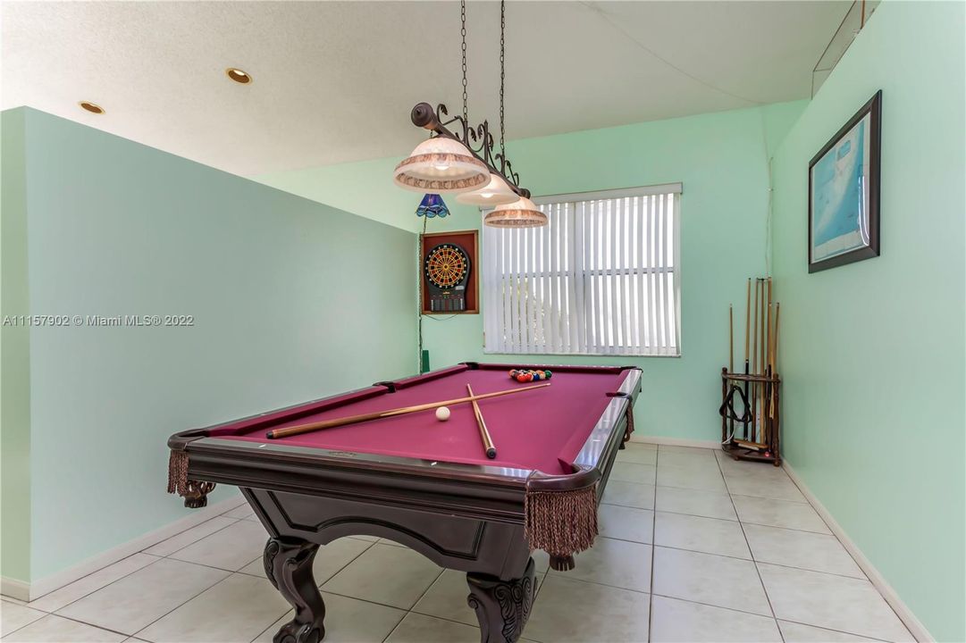 Recently Sold: $485,000 (4 beds, 2 baths, 1477 Square Feet)