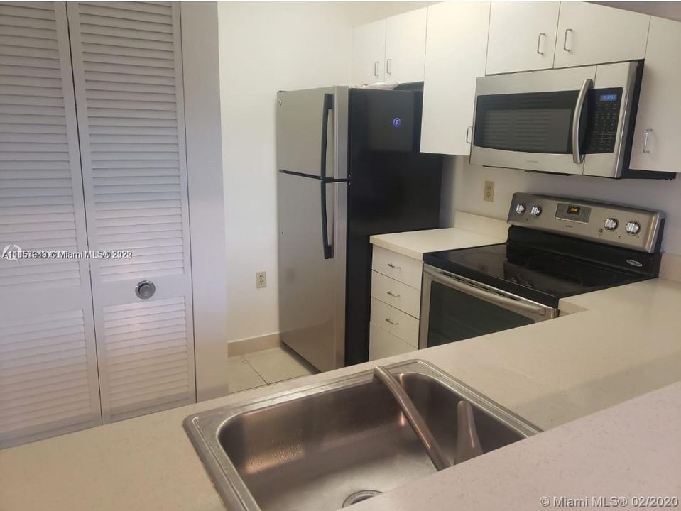 Recently Sold: $165,000 (1 beds, 1 baths, 800 Square Feet)