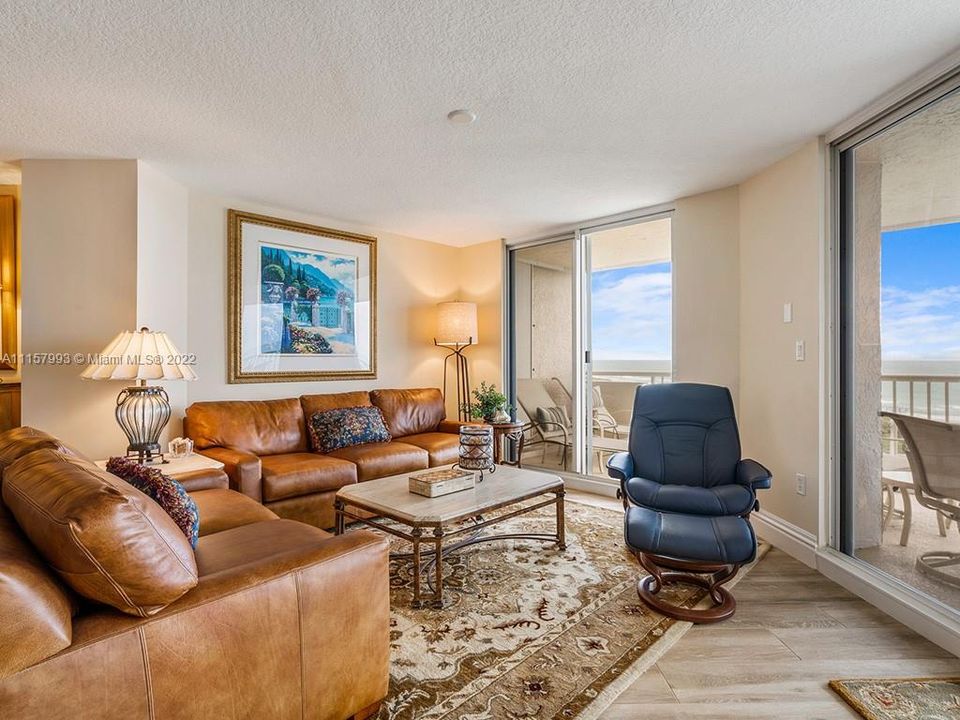 Recently Sold: $650,000 (3 beds, 2 baths, 1549 Square Feet)