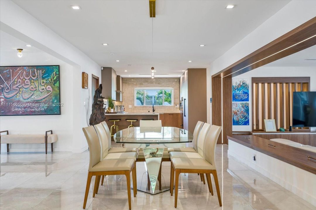 Recently Sold: $3,499,000 (4 beds, 3 baths, 2728 Square Feet)