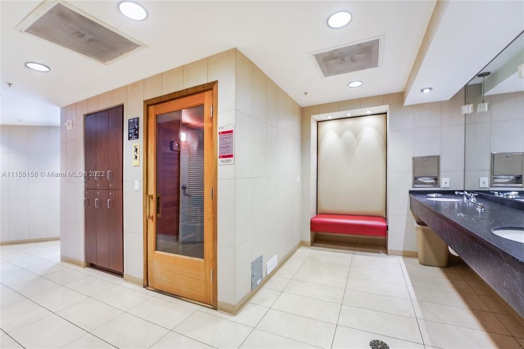 Недавно продано: $660,000 (2 спален, 2 ванн, 1091 Квадратных фут)