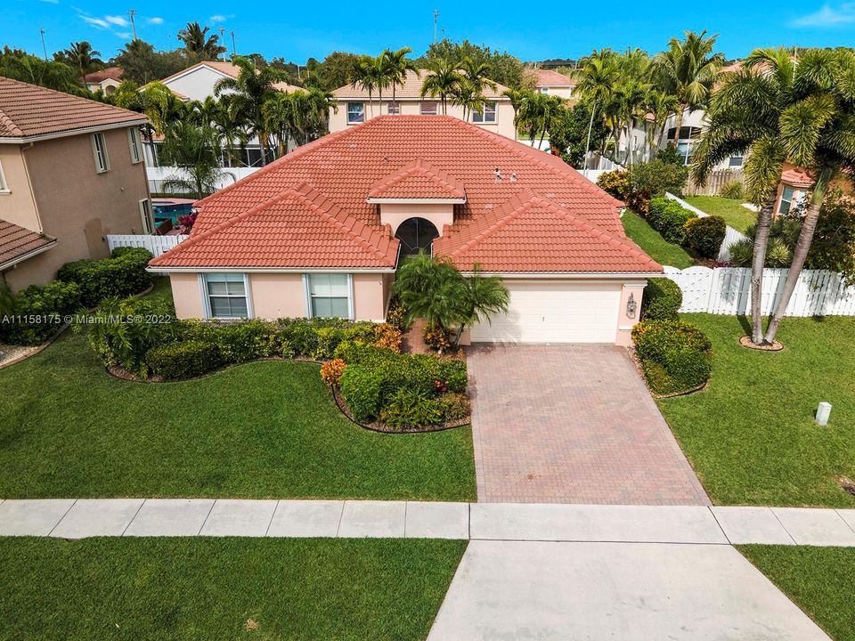 Recently Sold: $670,000 (4 beds, 2 baths, 2372 Square Feet)