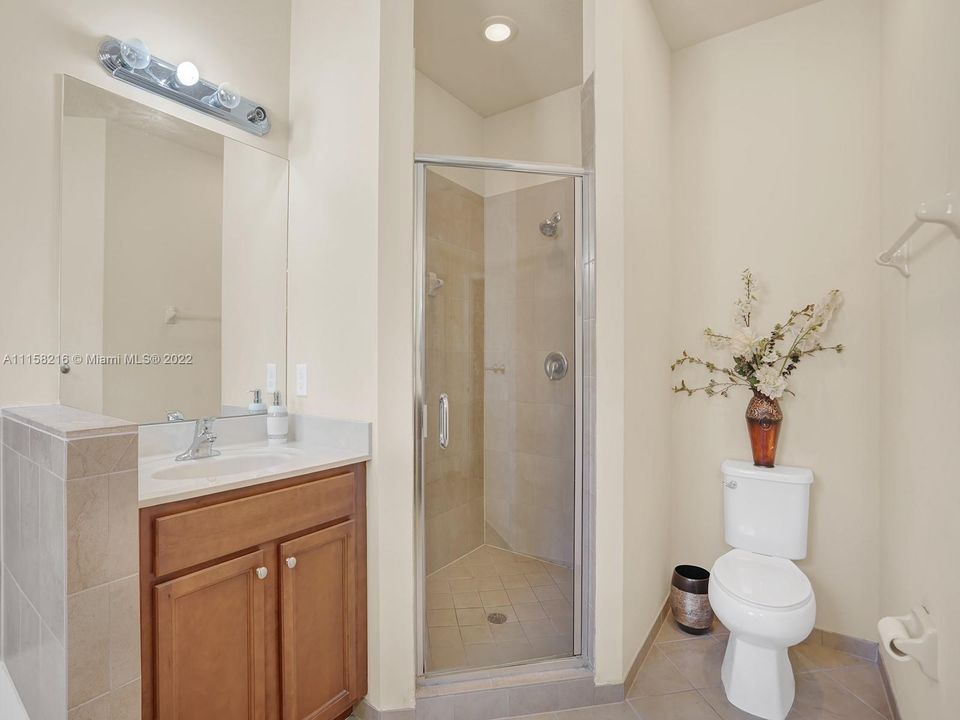 Recently Sold: $519,999 (5 beds, 2 baths, 2492 Square Feet)