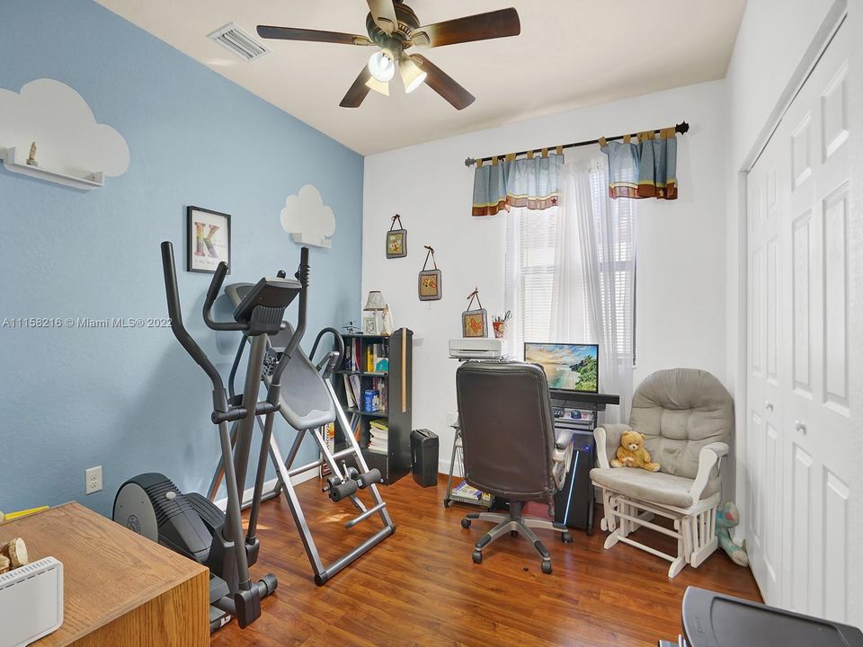 Recently Sold: $519,999 (5 beds, 2 baths, 2492 Square Feet)