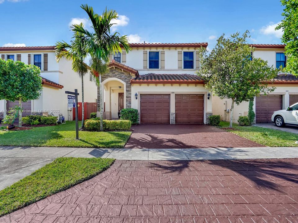 Recently Sold: $519,999 (5 beds, 2 baths, 2492 Square Feet)