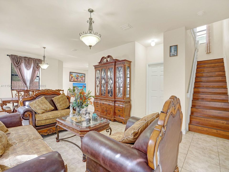 Recently Sold: $519,999 (5 beds, 2 baths, 2492 Square Feet)