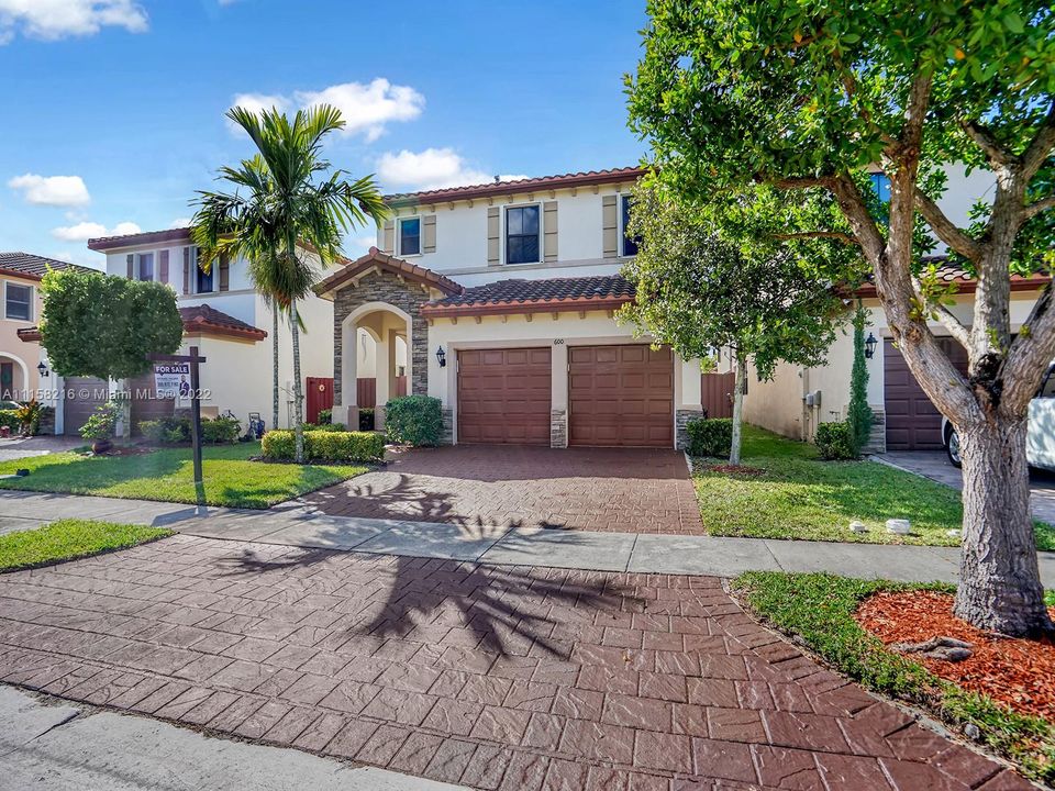 Recently Sold: $519,999 (5 beds, 2 baths, 2492 Square Feet)