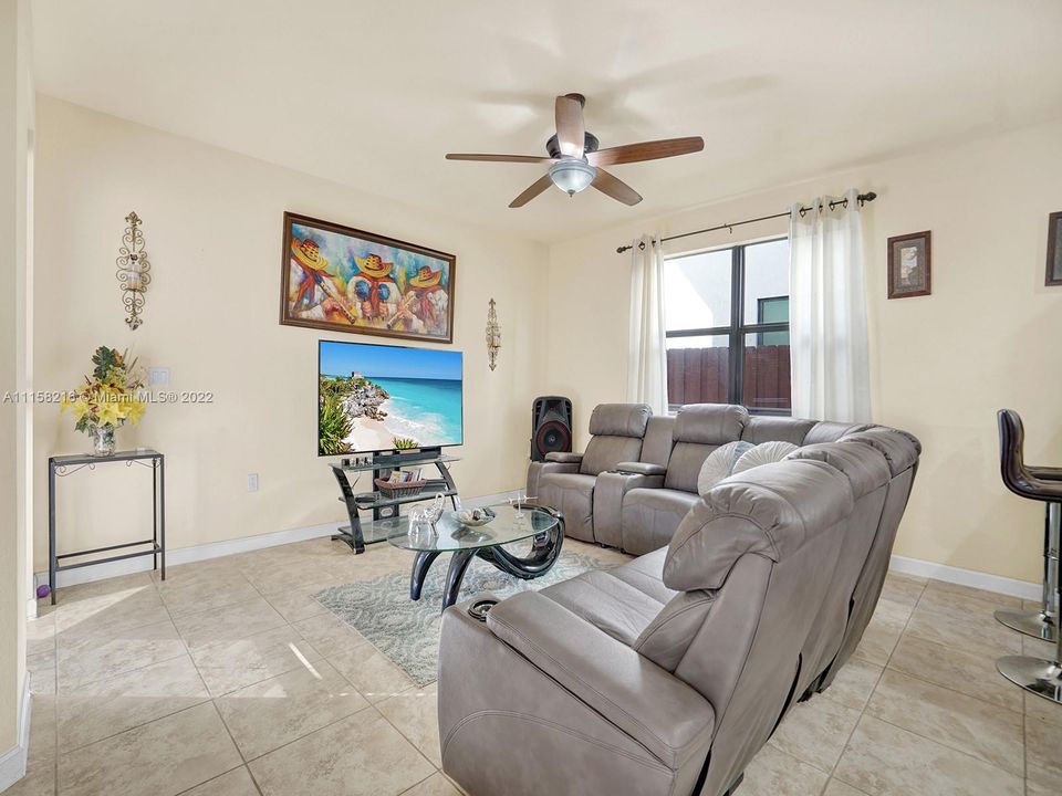 Recently Sold: $519,999 (5 beds, 2 baths, 2492 Square Feet)