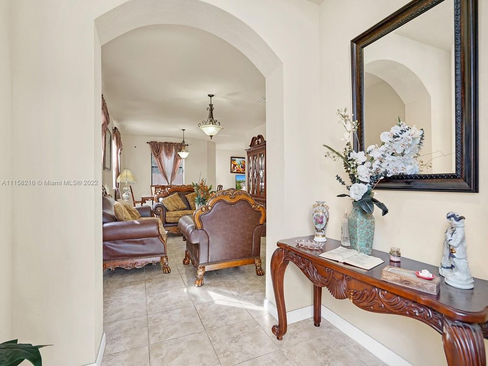 Recently Sold: $519,999 (5 beds, 2 baths, 2492 Square Feet)