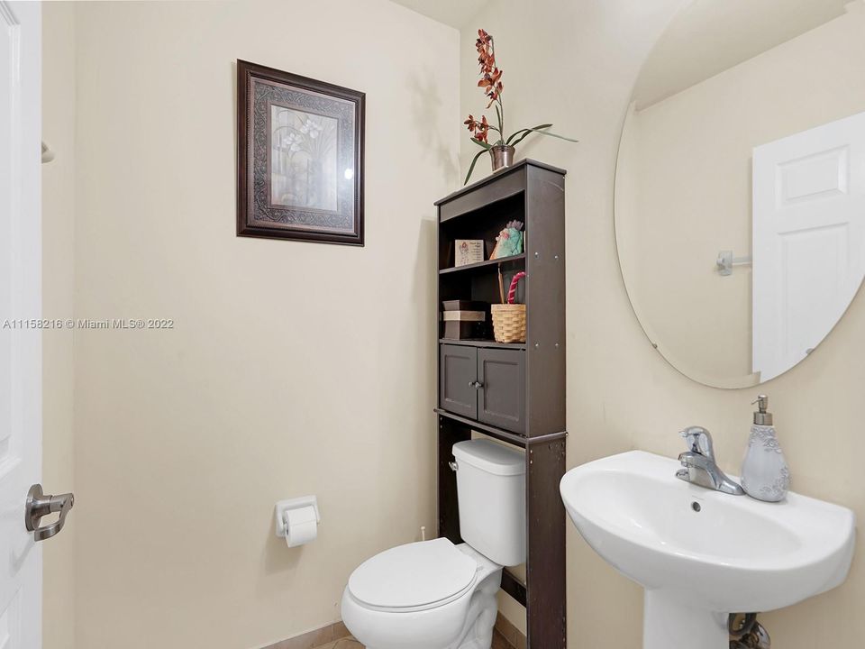 Recently Sold: $519,999 (5 beds, 2 baths, 2492 Square Feet)