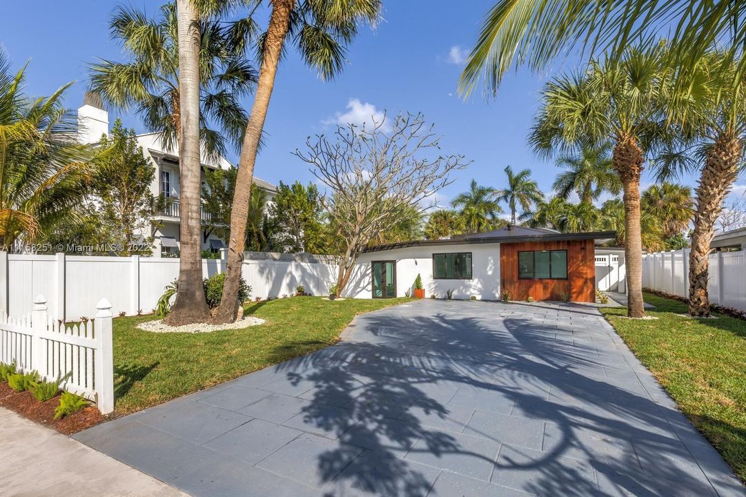 Recently Sold: $1,250,000 (3 beds, 2 baths, 1448 Square Feet)