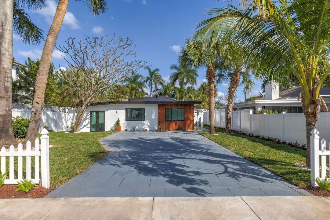 Recently Sold: $1,250,000 (3 beds, 2 baths, 1448 Square Feet)