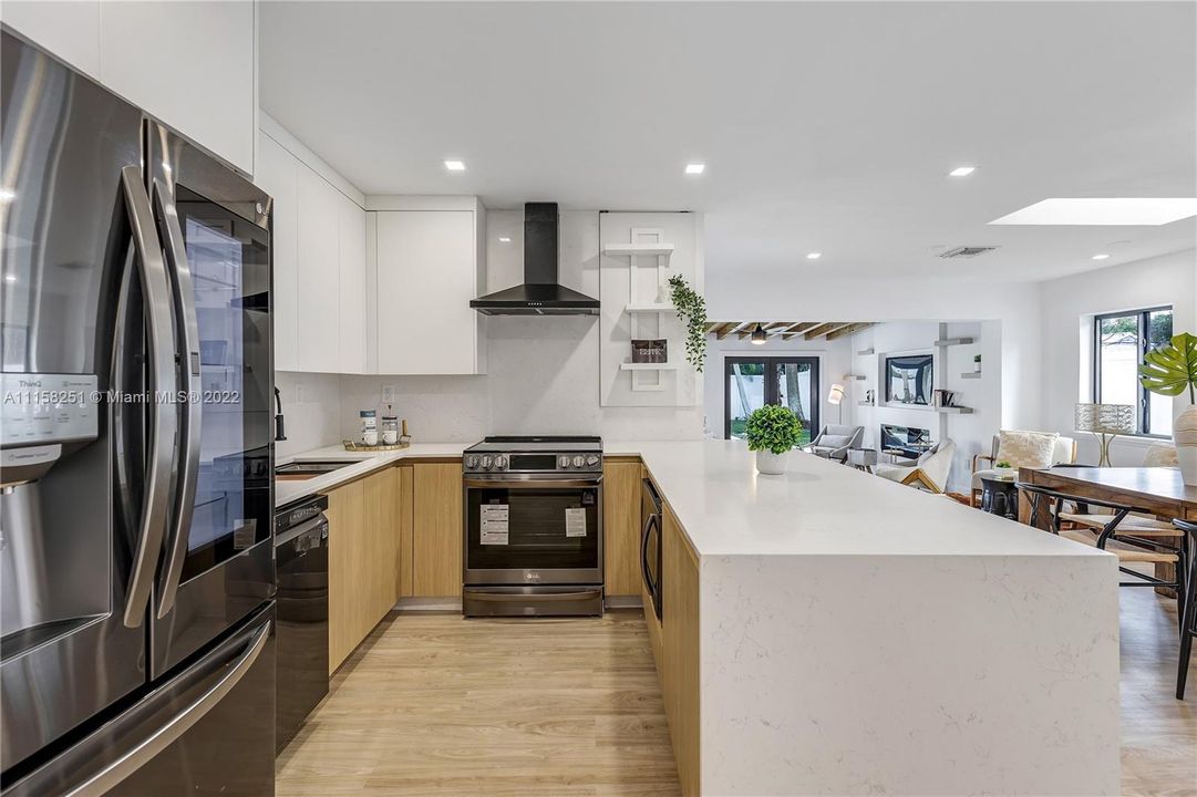 Recently Sold: $1,250,000 (3 beds, 2 baths, 1448 Square Feet)