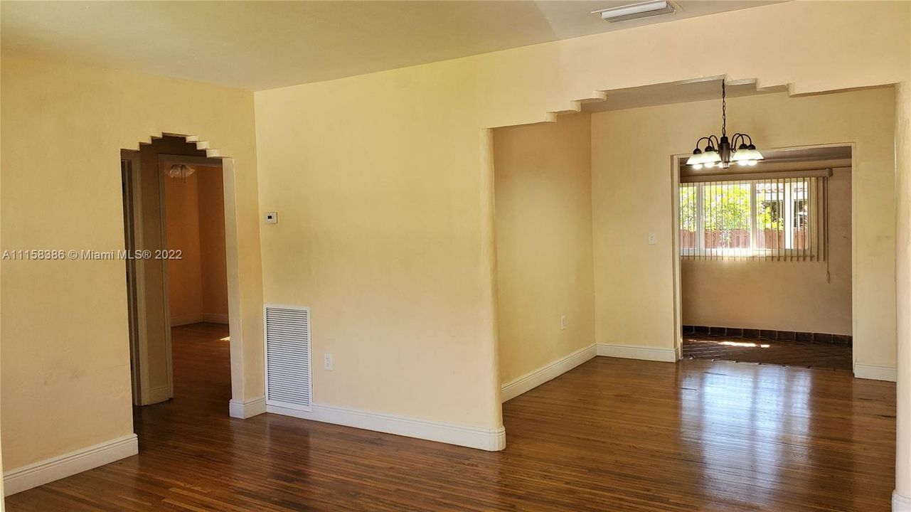 Recently Sold: $625,000 (3 beds, 2 baths, 1270 Square Feet)