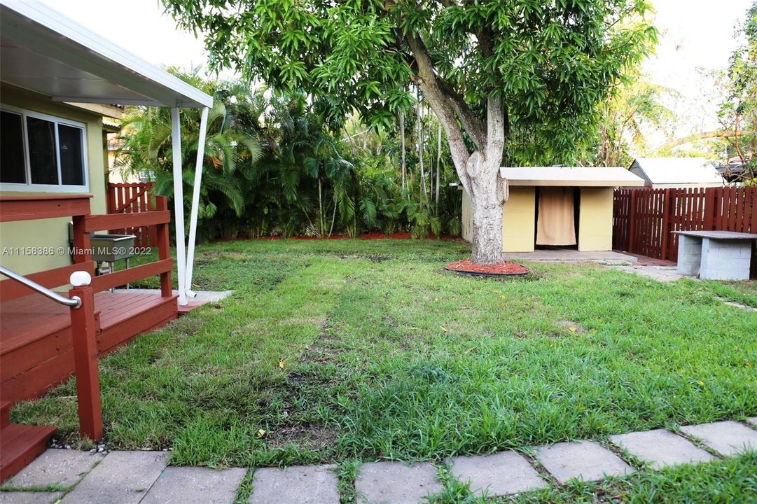 Rear yard completely fenced w/storage shed