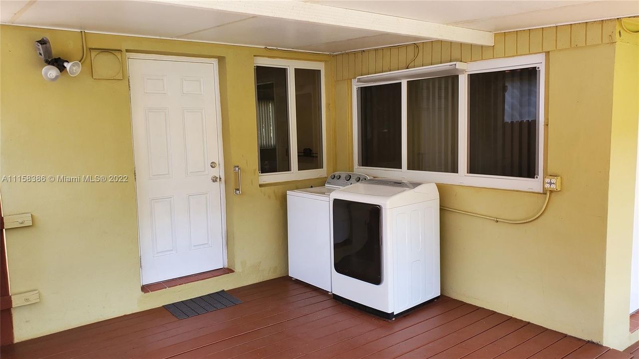 Recently Sold: $625,000 (3 beds, 2 baths, 1270 Square Feet)