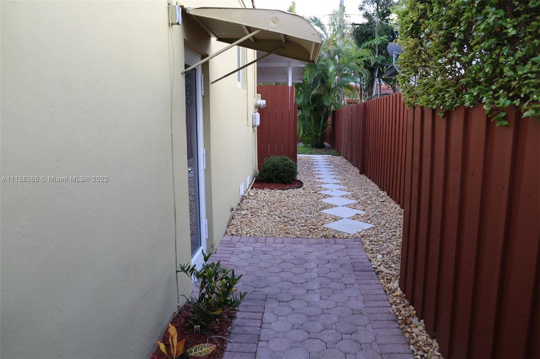 West side yard w/entrance to bedroom 3
