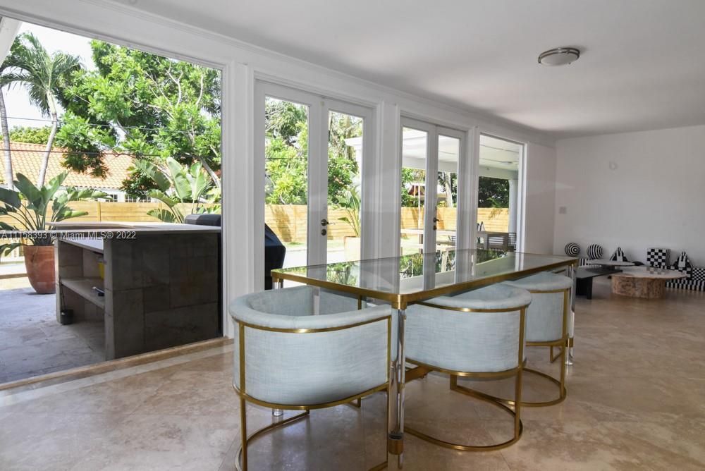 Recently Sold: $3,900,000 (4 beds, 3 baths, 2457 Square Feet)