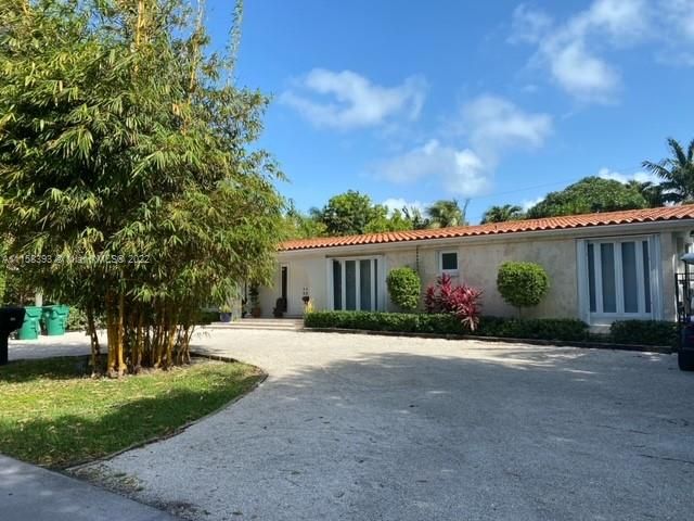 Recently Sold: $3,900,000 (4 beds, 3 baths, 2457 Square Feet)